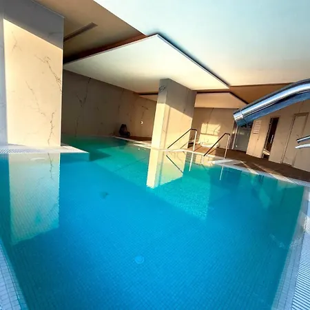 Beautiful New Penthouse In Apartment *